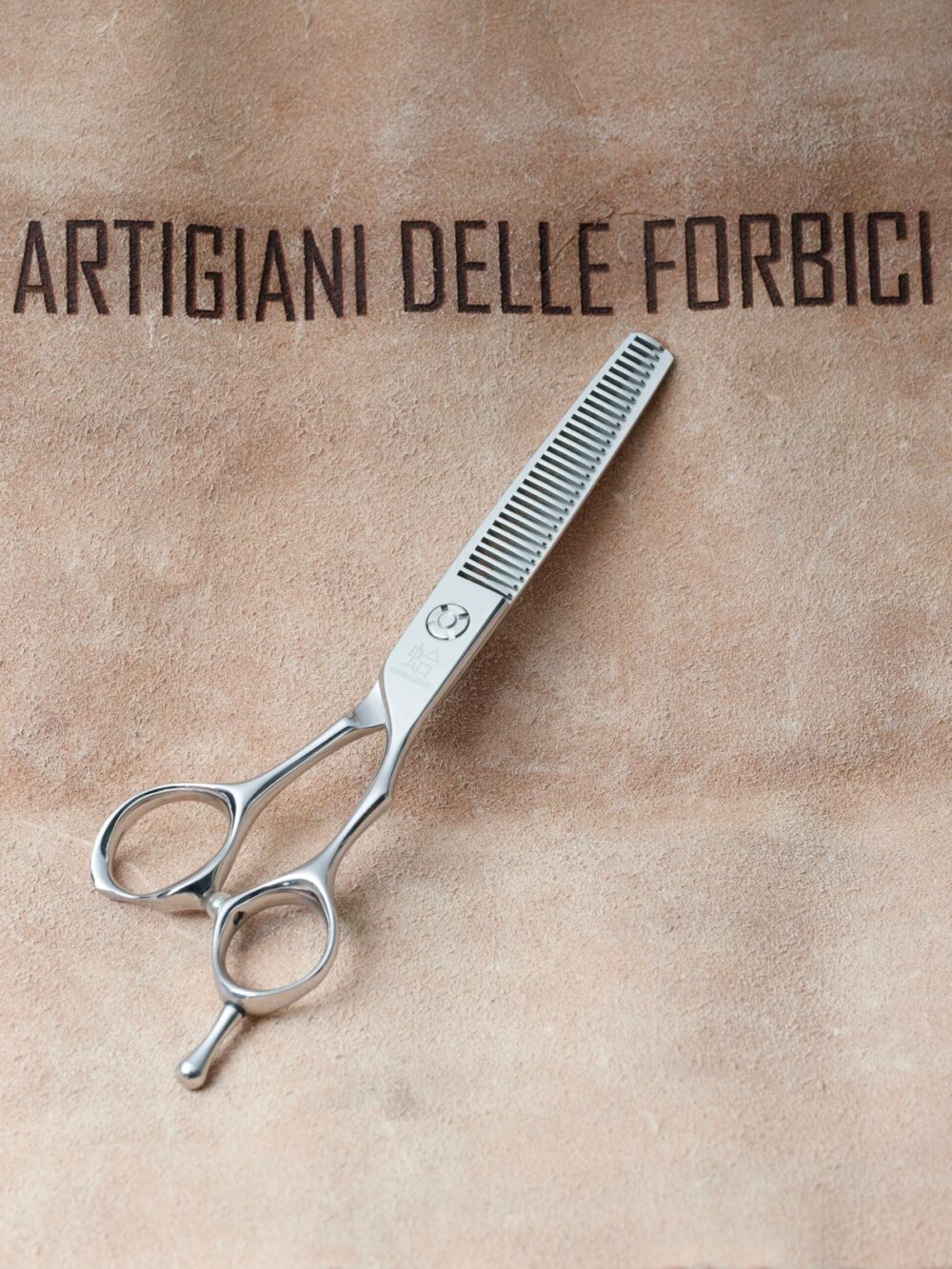 Forbici da Parrucchiere Hamaguri per Sflotitura, Modello Atai 6", 30 Denti con Profilo a V - immagine 3